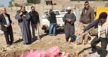 إعدام 1150 عبوة حلوى غزل بنات وجيلاتينية بها ألوان غير صحية فى سوهاج