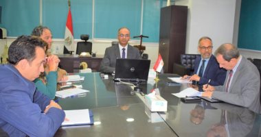 نائب وزير الإسكان يُتابع مع بعثة البنكين الدولى والآسيوى موقف مشروعات خدمات الصرف