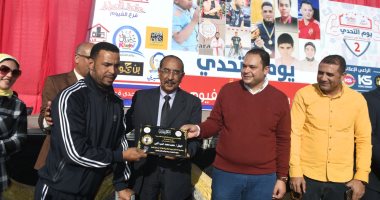 يوم التحدى.. اهتمام كبير من الدولة بالمتميزين والمبدعين من ذوي الهمم.. تكريم أبناء الفيوم المشاركين فى بطولة العالم لكرة اليد "كراسي متحركة"... وتسليم شيكات لتمويل مشروعات ذوى الإعاقة ومعرض لمشغولاتهم.. صور