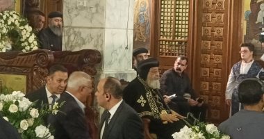 محافظ الدقهلية والبابا تواضروس يشهدان مراسم تشييع جثمان نيافة الأنبا داوود.. صور