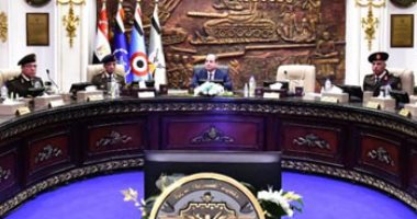 الرئيس السيسى يشهد اختبارات كشف الهيئة للطلبة المتقدمين للالتحاق بالكليات العسكرية.. ناقش معهم أهم التحديات والقضايا الإقليمية والشواغل الدولية وعلاقات مصر الخارجية.. ويشدد: كونوا قدوة لجميع شباب وأبناء مصر