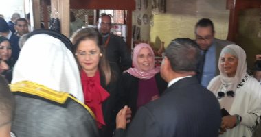 وزيرا التخطيط والتنمية المحلية والوزراء الإماراتى يفتتحون "أيادى مصر" بأسوان