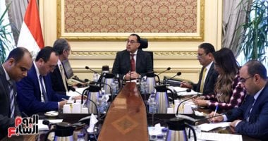 رئيس الوزراء يتابع مع وزير الاتصالات عددا من ملفات عمل الوزارة.. صور