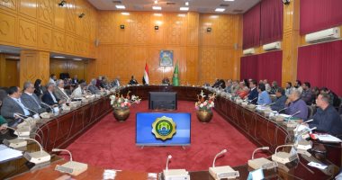 محافظ الإسماعيلية يتابع خطة مشروعات مياه الشرب والصرف الصحى