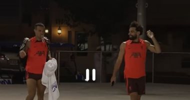 محمد صلاح يتألق فى لعبة البادل بمعسكر ليفربول بـ دبى.. فيديو