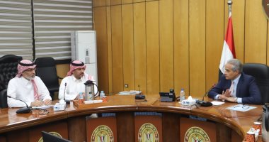 وزير القوى العاملة يلتقى القنصل السعودى وممثلى شركات إلحاق العمالة