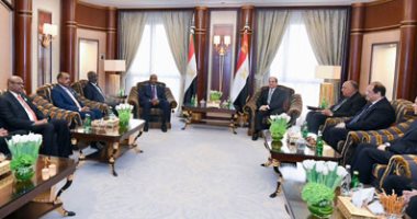 "قضية المياه للشعبين المصرى والسودانى مسألة أمن قومى".. الرئيس السيسى يؤكد دعم مصر لجهود مجلس السيادة فى تحقيق الاستقرار  بالسودان.. و"البرهان" يشيد بدعم القاهرة غير المحدود للحفاظ على سلامة واستقرار الخرطوم