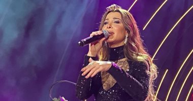 نانسي عجرم تحيى حفل ختام مهرجان البحر الأحمر بحضور نعومى كامبل ويسرا
