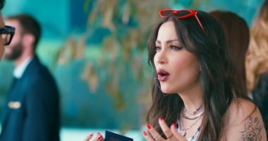 نسرين طافش فتاة أمريكية من أصول عربية فى "أخى فوق الشجرة" مع رامز جلال