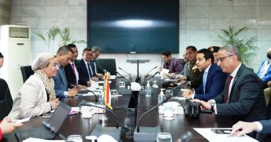 وزيرة البيئة ومحافظ الفيوم يترأسان لجنة مشروعات إعادة التوزان البيئي لبحيرة قارون.. المحافظ: نعمل على توفير مصادر دخل بديلة للصيادين.. والوزيرة تشيد بإجراءات الحماية الاجتماعية للصيادين خلال توقف الصيد.. صور