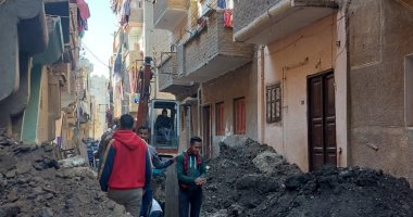 رئيس مدينة طهطا بسوهاج يتابع أعمال إحلال وتجديد خطوط الصرف الصحى.. صور