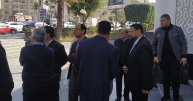 وصول جثمان الناقد الكبير صلاح فضل لمسجد فاطمة الشربتلى لصلاة الجنازة.. صور