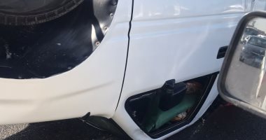 انقلاب سيارة ربع نقل على كوبرى نفيشة بالإسماعيلية.. صور