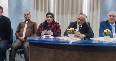 وكيل صحة المنوفية يناقش مع مديرى المستشفيات توافر المستلزمات الطبية والأدوية