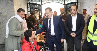 محافـظ المنوفية يسلم كراسى كهربائية ومتحركة ومساعدات مالية وعينية لذوي الهمم