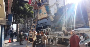 إزالة 97 إعلانا مخالفا بأحياء العامرية والجمرك وشرق الإسكندرية
