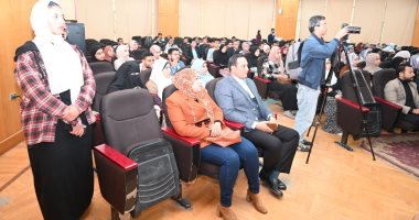 ندوة بجامعة الفيوم حول تأثير وسائل التواصل الاجتماعى فى انتشار سلوكيات العنف