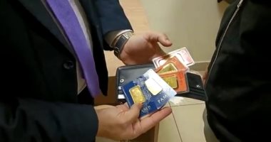 جمارك مطار القاهرة تضبط محاولة تهريب عدد من السبائك الذهبية.. صور 