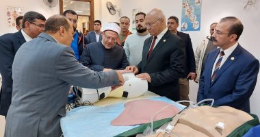 مفتى الديار المصرية ورئيس جامعة بنها يتفقدان عددا من المراكز بالكليات.. صور
