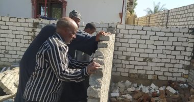رفع 15 طن مخلفات وقمامة وإزالة حالة تعدٍّ فى حملات بمدينة الزينية.. صور
