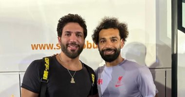 حسن الرداد يلتقط صورة مع صلاح ويعلق: "إنسان جميل ويستاهل حب الناس الكبير"