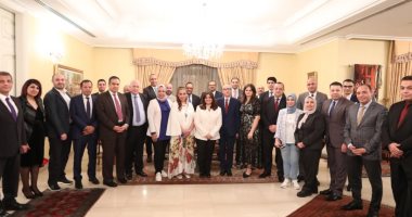 وزيرة الهجرة تصل الإمارات للقاء الجالية المصرية والمشاركة بمؤتمر صناع التنمية والسلام