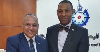 رئيس أكاديمية البحث العلمى يحصد جائزة الشخصيات الأكثر تأثيرا لدعم الصناعات الصغيرة