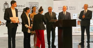 وزير التموين يشاهد فيلما تسجيليا عن مدينة الذهب بمعرض المشغولات والمجوهرات