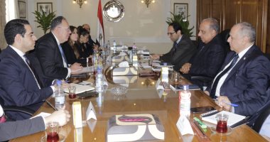  وزير قطاع الأعمال يطرح دراسات تفصيلية لمشروعات جديدة لتوطين الصناعة وخفض الواردات 