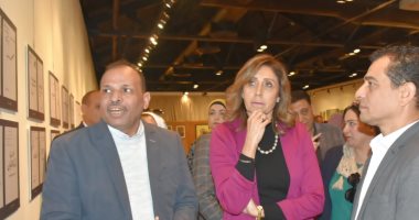 وزيرة الثقافة تفتتح معرض "نجيب محفوظ بين الحارة والوظيفة والأصدقاء" .. صور 