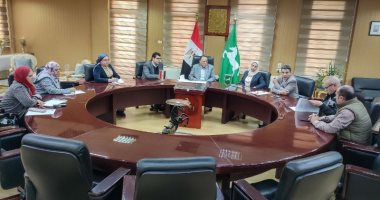 محافظ الشرقية يعقد اجتماعاً لمناقشة آلية تنفيذ قانون ترخيص المحال العامة