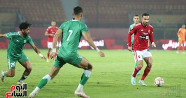 ناصر عباس: ركلتا جزاء من البنا وتدخل الـVAR الأبرز فى لقاء الأهلى والاتحاد