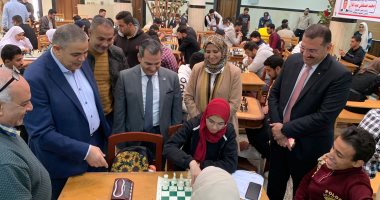 رئيس جامعة كفر الشيخ يفتتح بطولة الجامعة للشطرنج.. صور