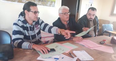 تدريب أعضاء النادى الثقافى على فنون الخط العربى فى شباب بيلا.. صور