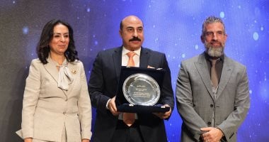 المبادرة الوطنية لتمكين الفتيات "دوى" تكرم محافظ أسوان