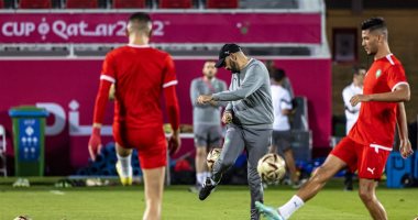 الركراكي يستعرض مهاراته فى التدريب الأخير للمغرب قبل مواجهة فرنسا.. صور