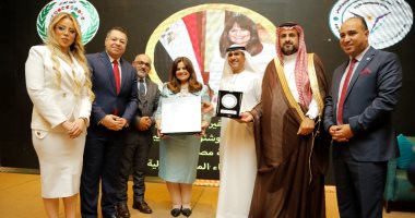 المؤتمر الدولى لصناع التنمية يمنح وزيرة الهجرة جائزة "العطاء المتميز".. صور