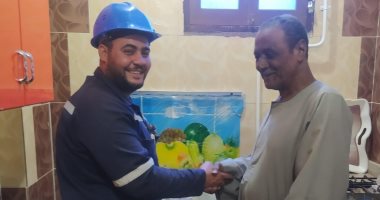 محافظ قنا يعلن إطلاق أول شعلة غاز طبيعى بثلاث قرى بقوص ضمن حياة كريمة.. صور