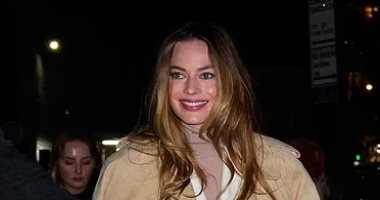 مارجوت روبى بإطلالة مميزة فى شوارع نيويورك 