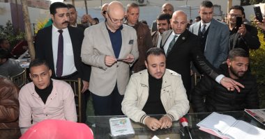 محافظ بنى سويف يسلم عقود توظيف للشباب ضمن فعاليات الملتقى التوظيفى بالفشن