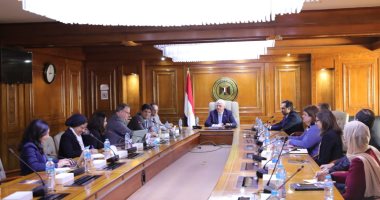 وزير التعليم العالى يبحث سبل التعاون المشترك مع البنك الدولى و"العمل الدولية"