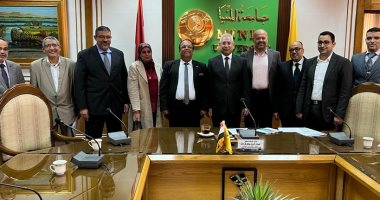 لجنة الاختبارات بجامعة المنيا تناقش الاستعداد لبدء امتحانات الفصل الدراسى الأول