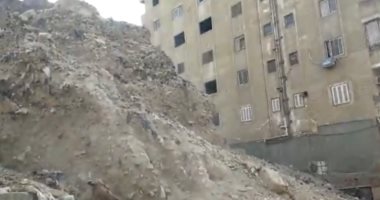 "نظافة القاهرة" ترفع "جبل" من مخلفات الهدم بالبساتين