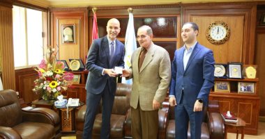 محافظ كفر الشيخ يستقبل قنصل فرنسا بالإسكندرية ويشيد بمركز "استدامة"