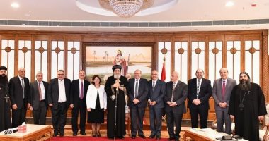 البابا تواضروس يستقبل قيادات دار الكتاب المقدس بالمقر الباباوى