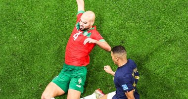 فرنسا ضد المغرب.. إنقضاض أسطوري من أمرابط على مبابي في الدقيقة 52.. فيديو 