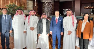 وزير السياحة يلتقى مدير عام العلاقات الدولية بوزارة السياحة السعودية لتعزيز التعاون