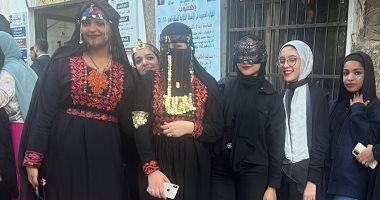 بالزى الصعيدى والبدوى والنوبى.. طلبة كلية الفنون الجميلة بالأقصر فى حفل تنكرى