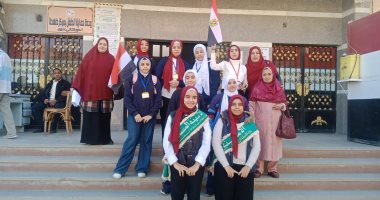 طالبات مدرسة طهطا الثانوية بنات فى زيارة للوحدة المحلية والمستشفى العام