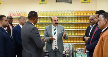 محافظ أسوان: تشكيل لجان مشتركة لمراقبة الأسواق والسيطرة على الأسعار